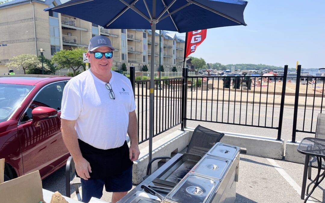 Pewaukee Lake’s New Hot Dog Stand Debuts from Myxn Lakeside Bar & Grill