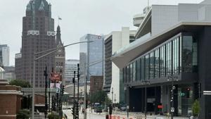 Milwaukee mayor eyes wheel tax hike, red light cams