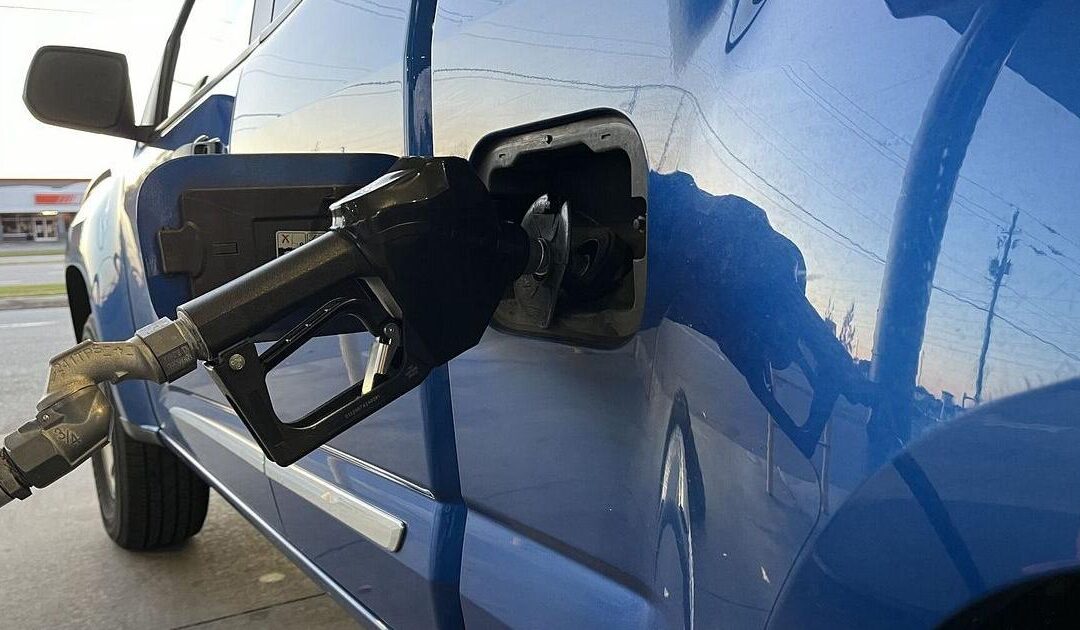 Wiisconsin unleaded gas average down to $4.43 to start Memorial Day weekend
